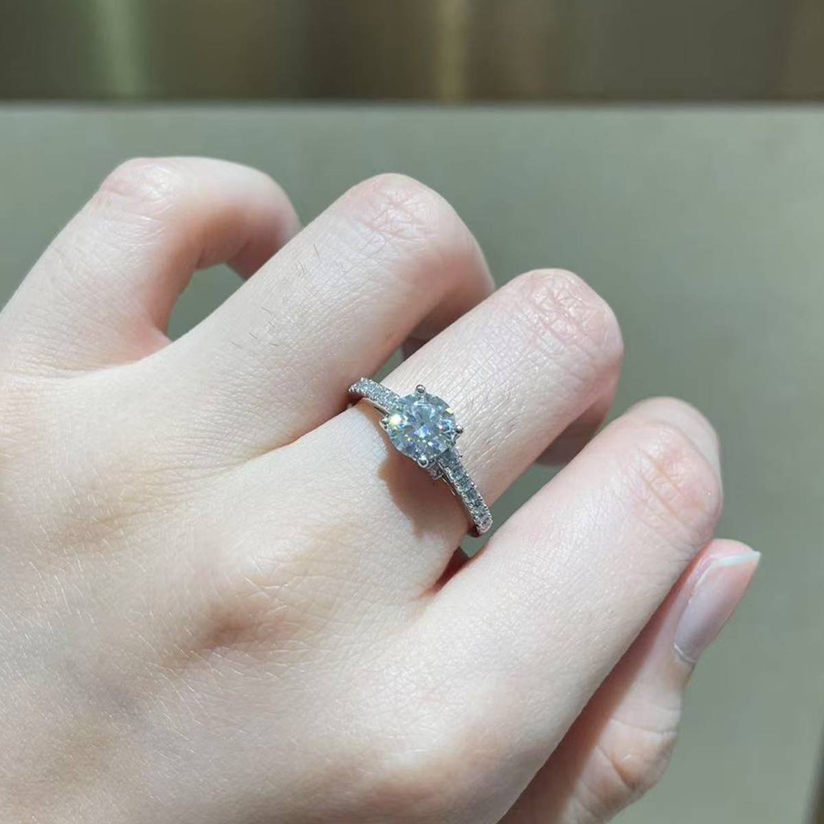 单头女戒S925银镀白金定制选款主石莫桑钻1.0ct/副石高碳钻